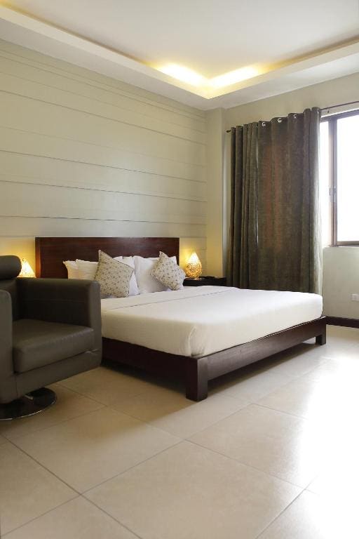 Suite room room - Image 3