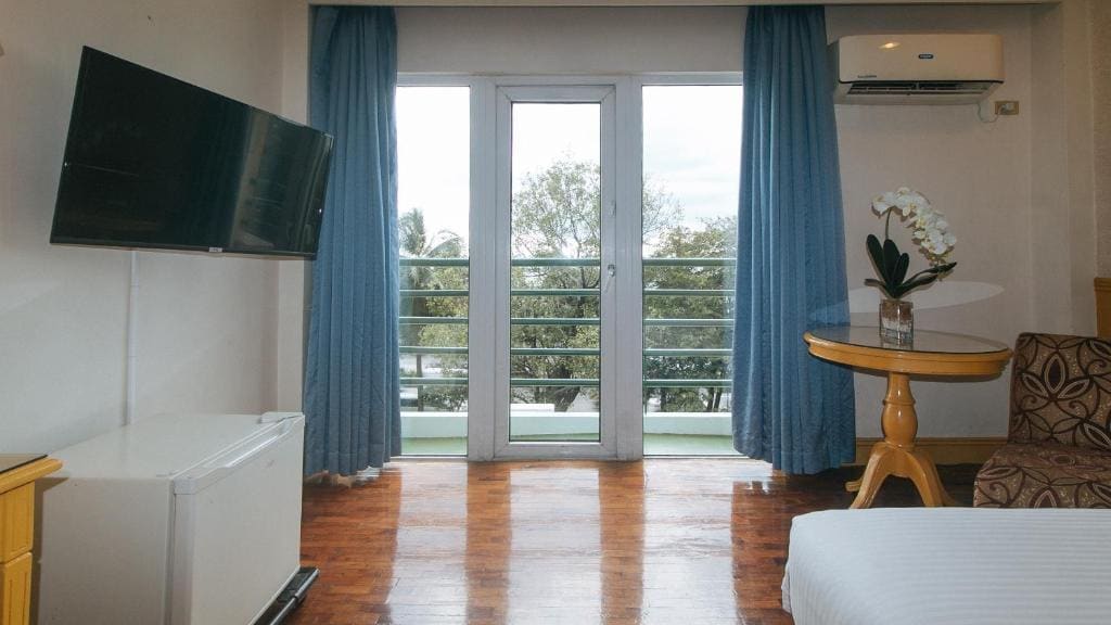 Deluxe Twin Room room - Image 3