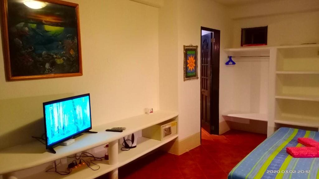 Family Room with Balcony room - Image 3