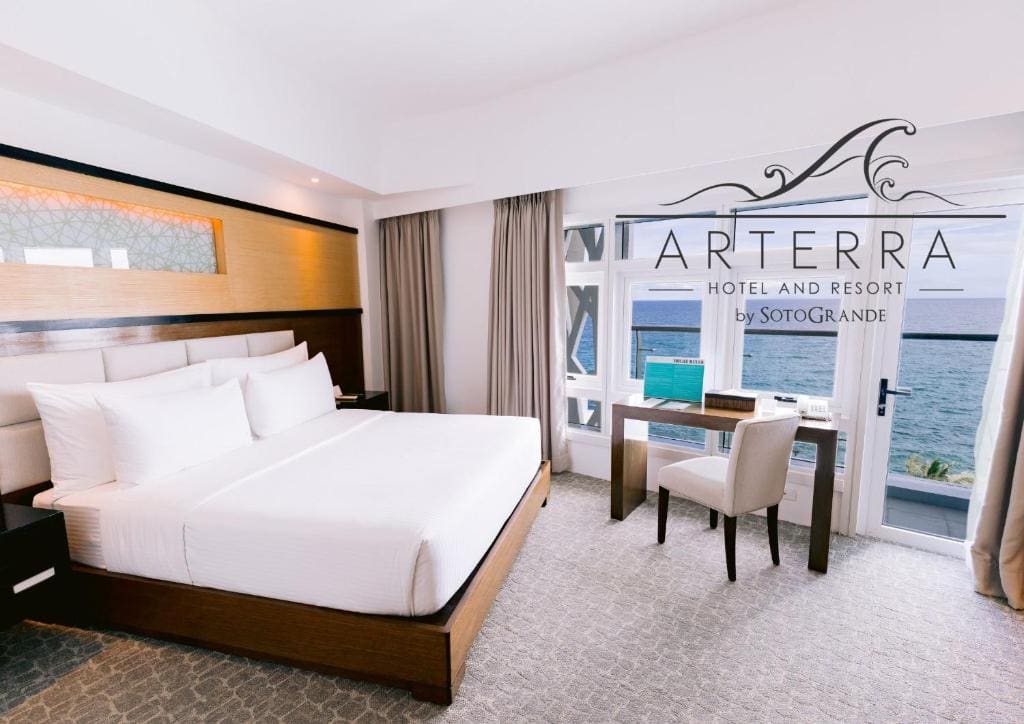 Deluxe King Room with Sea View room - Image 2