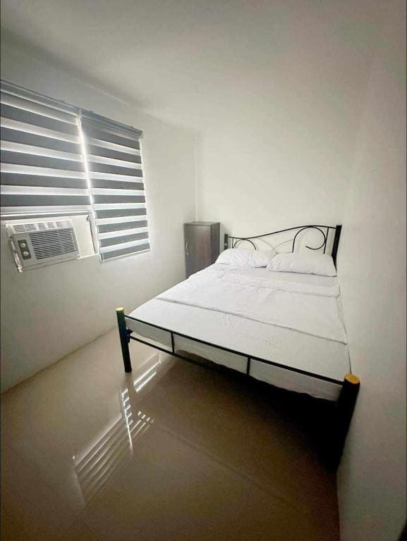 Double Room with Shared Bathroom room - Image 2
