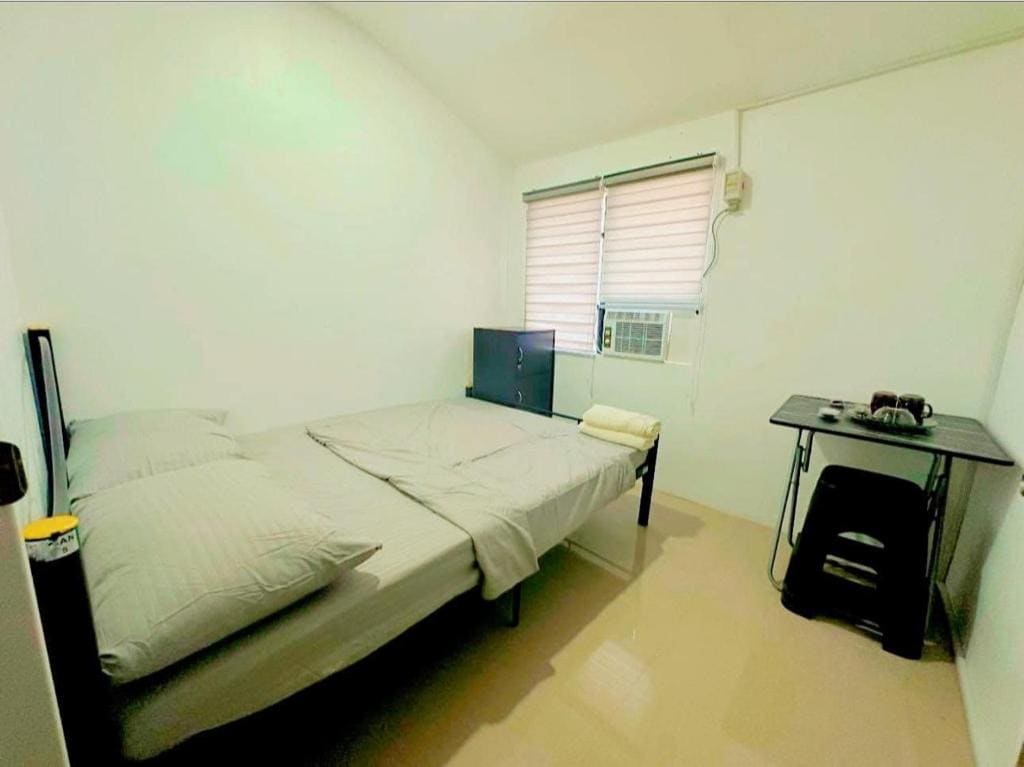 Double Room with Shared Bathroom room - Image 3