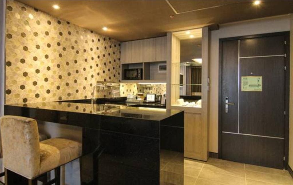 Executive One-Bedroom Suite room - Image 2