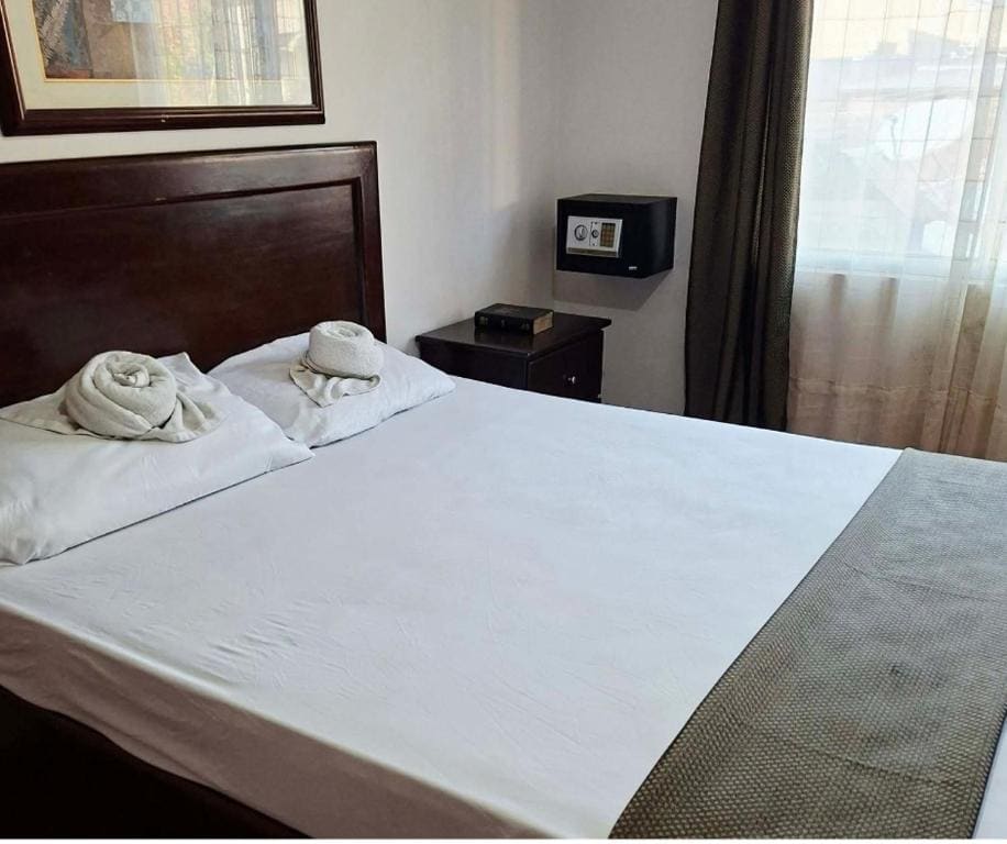 Standard Queen Room room - Image 1