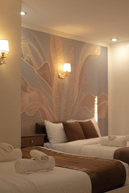 Superior Family Room room - Image 2