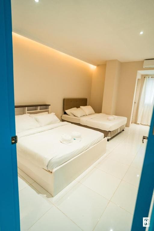 Family Room room - Image 2