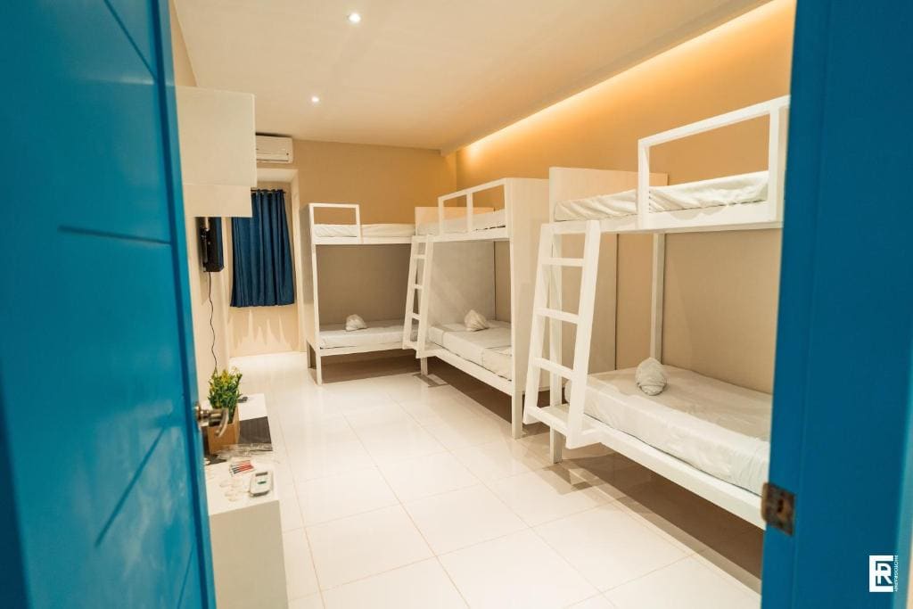 Standard Family Room room - Image 2