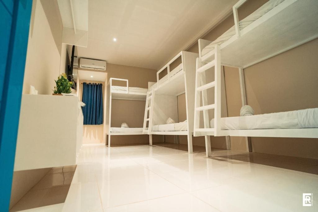 Standard Family Room room - Image 3