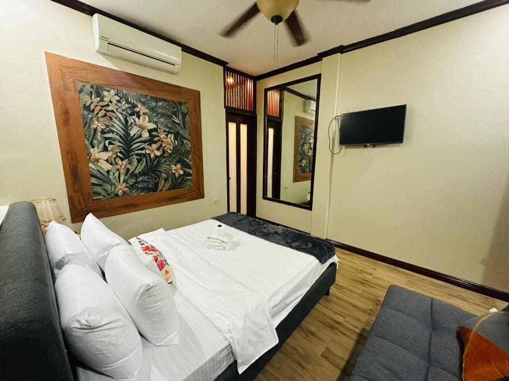 Deluxe Room room - Image 3