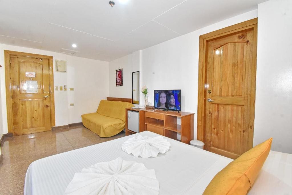 Family Room room - Image 3