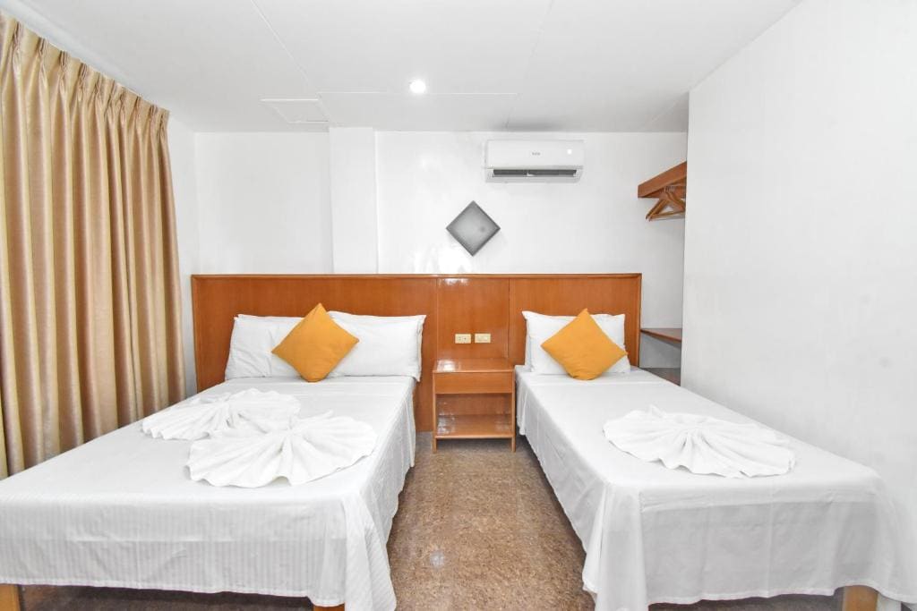 Superior Triple Room room - Image 2