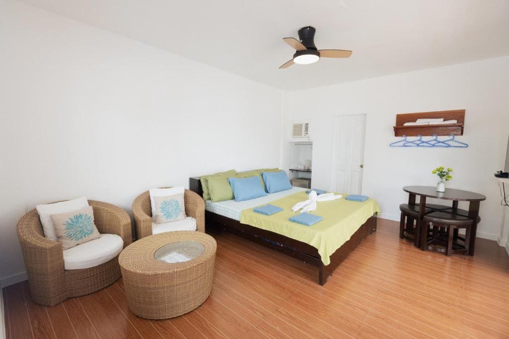 King Suite with Sea View room - Image 1