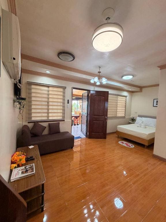 One-Bedroom Bungalow room - Image 3