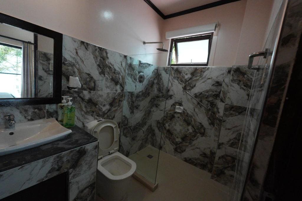 Deluxe Suite with Sea View room - Image 3