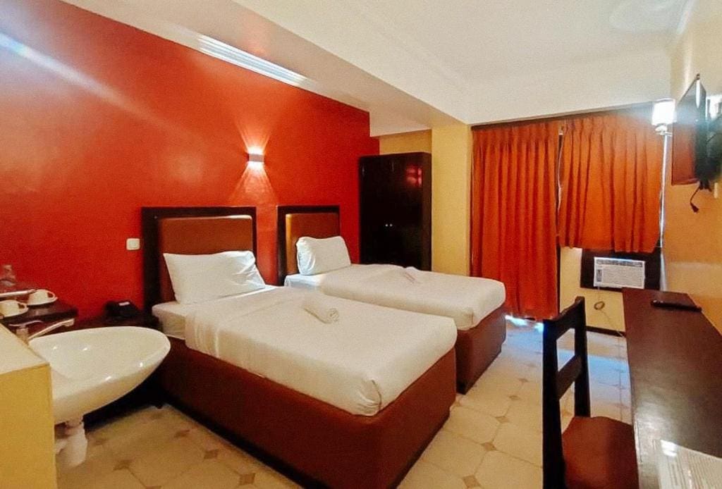 Deluxe Twin Room room - Image 1