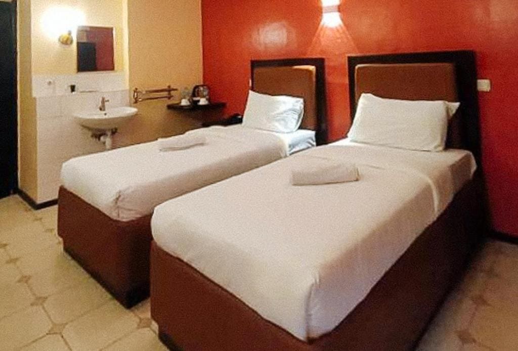 Deluxe Twin Room room - Image 2