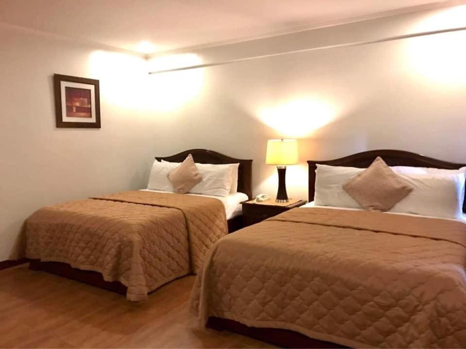 Deluxe Family Room room - Image 2