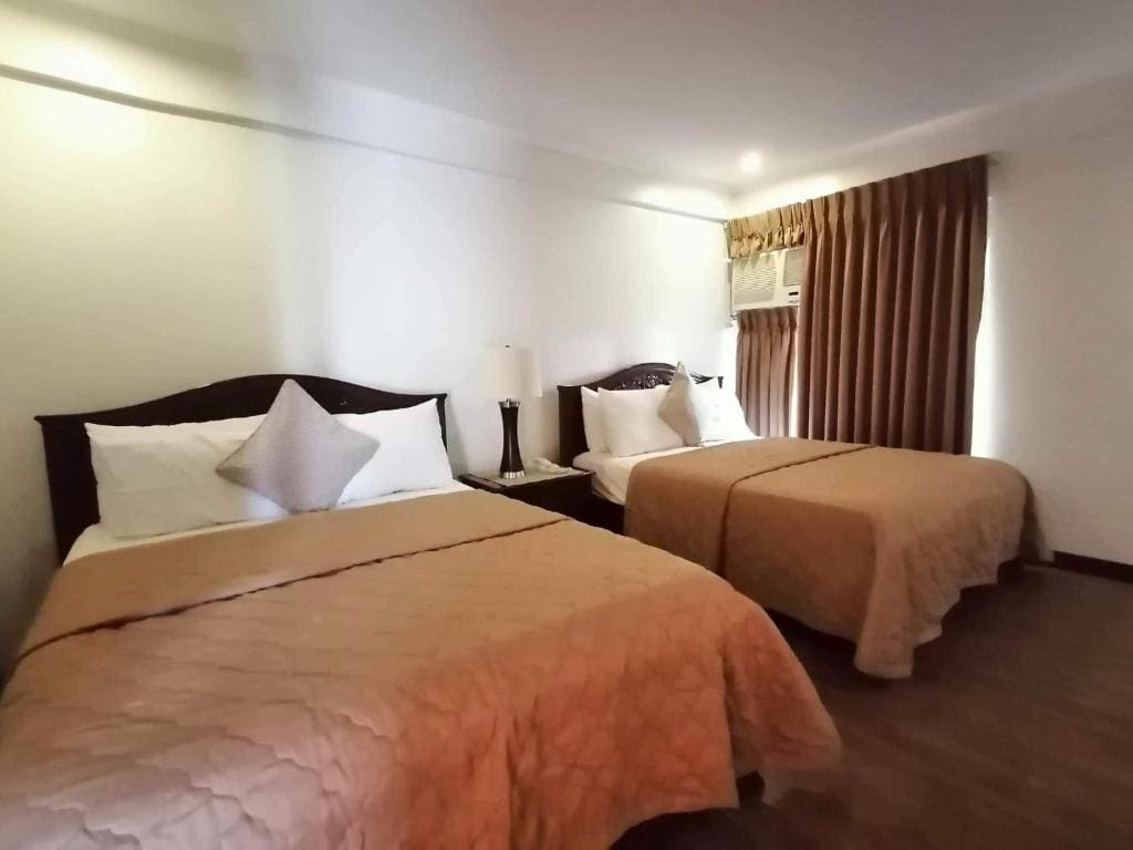 Deluxe Family Room room - Image 1