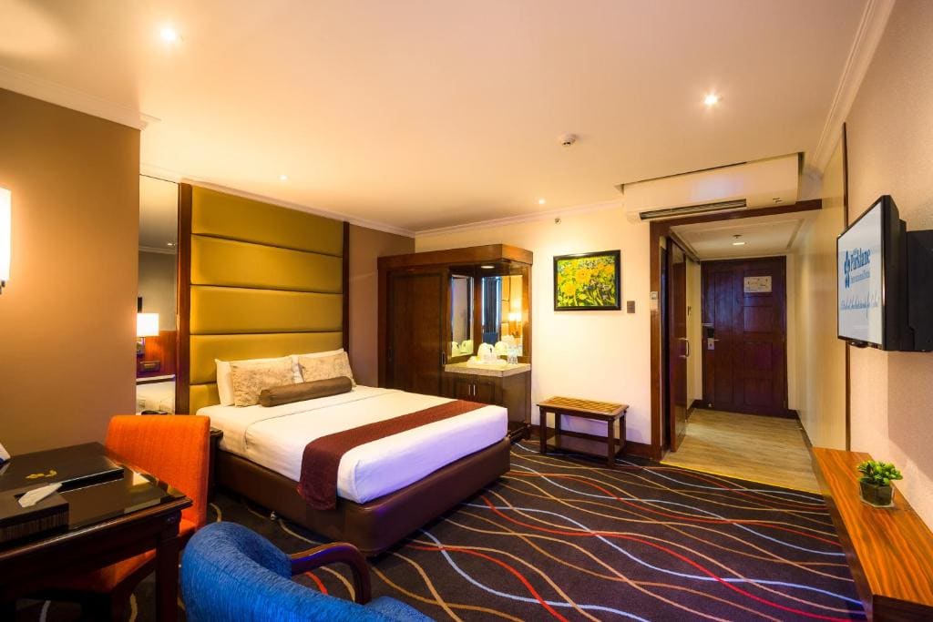 Half Board Package with breakfast & dinner buffet, fruit amenities and welcome drinks room - Image 2