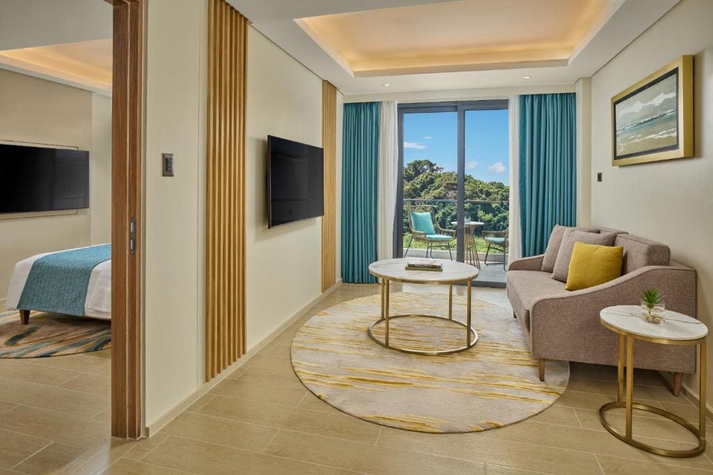 One Bedroom Suite with Living Room room - Image 3