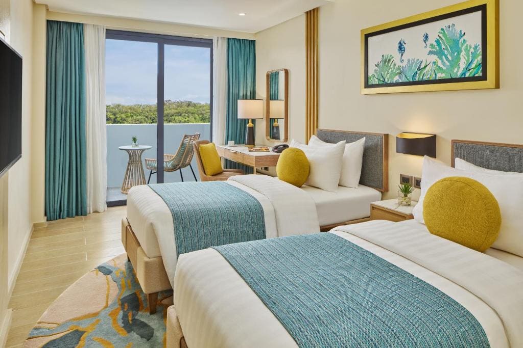 Standard Twin with Free Shuttle to D'Mall room - Image 3