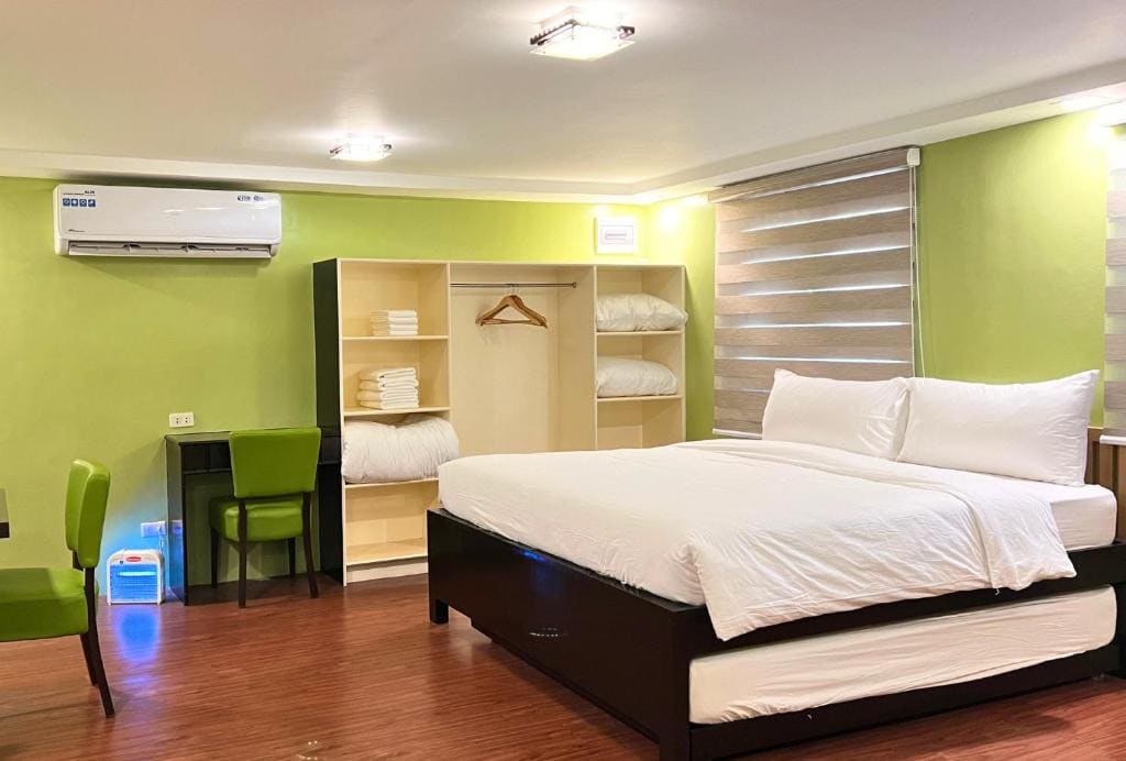 Family Room room - Image 1