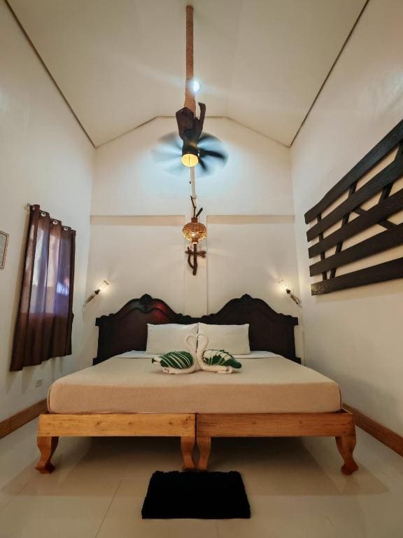 Superior Deluxe Room with View Deck room - Image 3