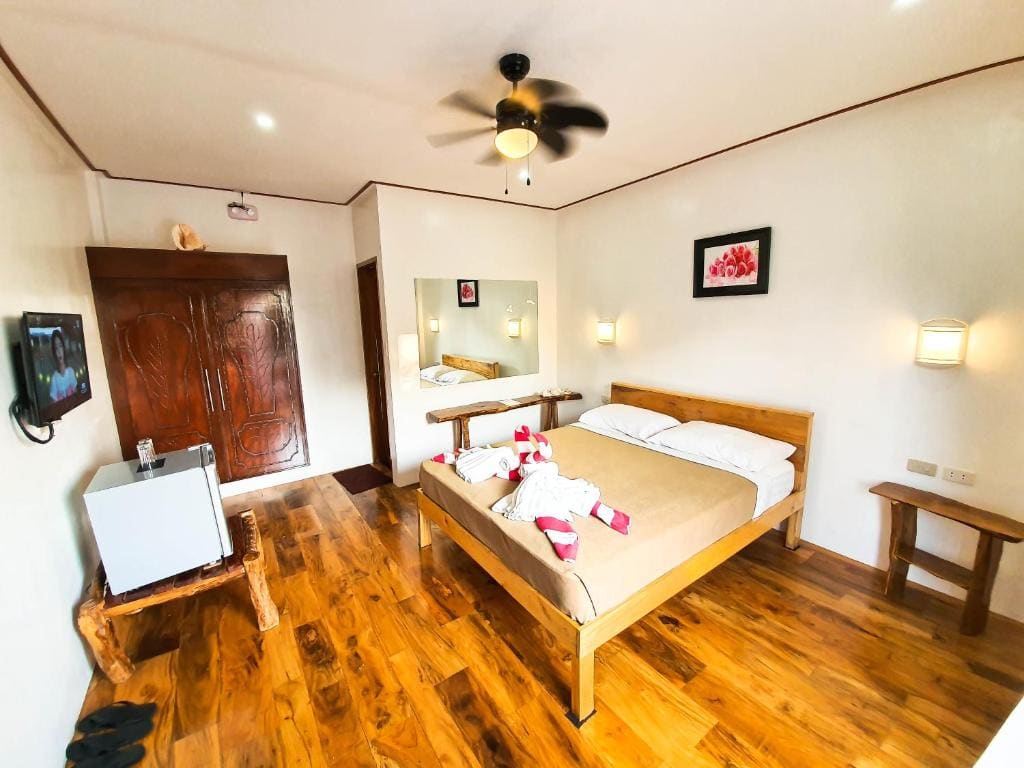 Superior Deluxe Room with View Deck room - Image 2