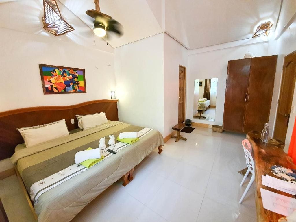 Queen Room with Balcony room - Image 1