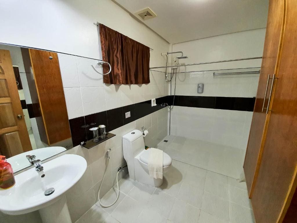 Junior Suite with Garden View room - Image 3