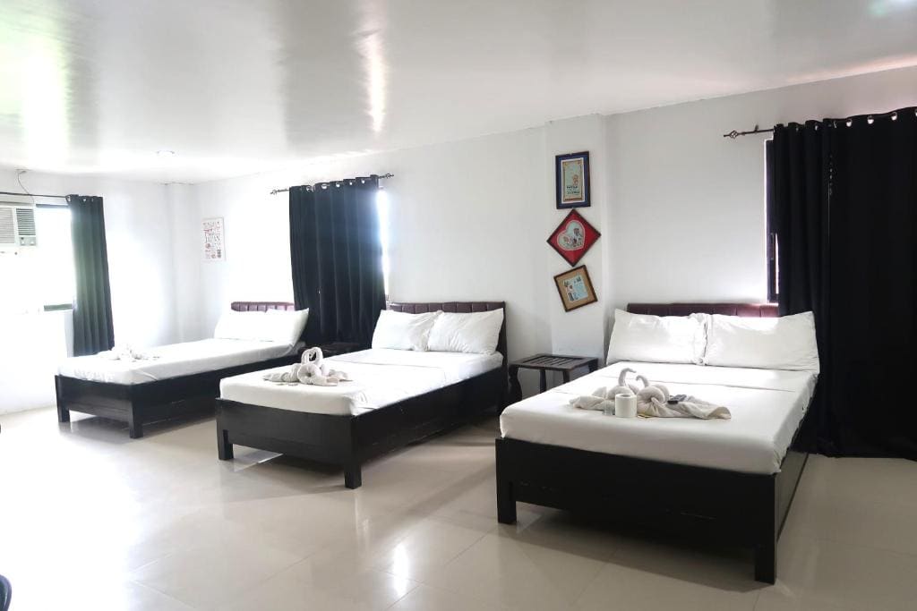 Family Room room - Image 2
