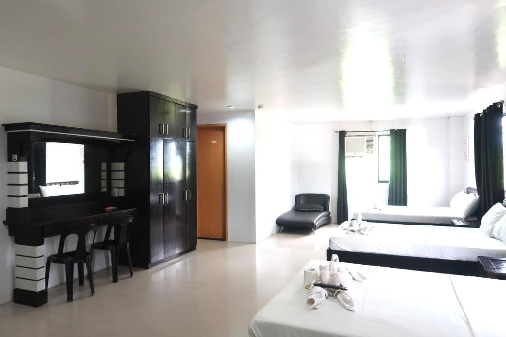 Family Room room - Image 1