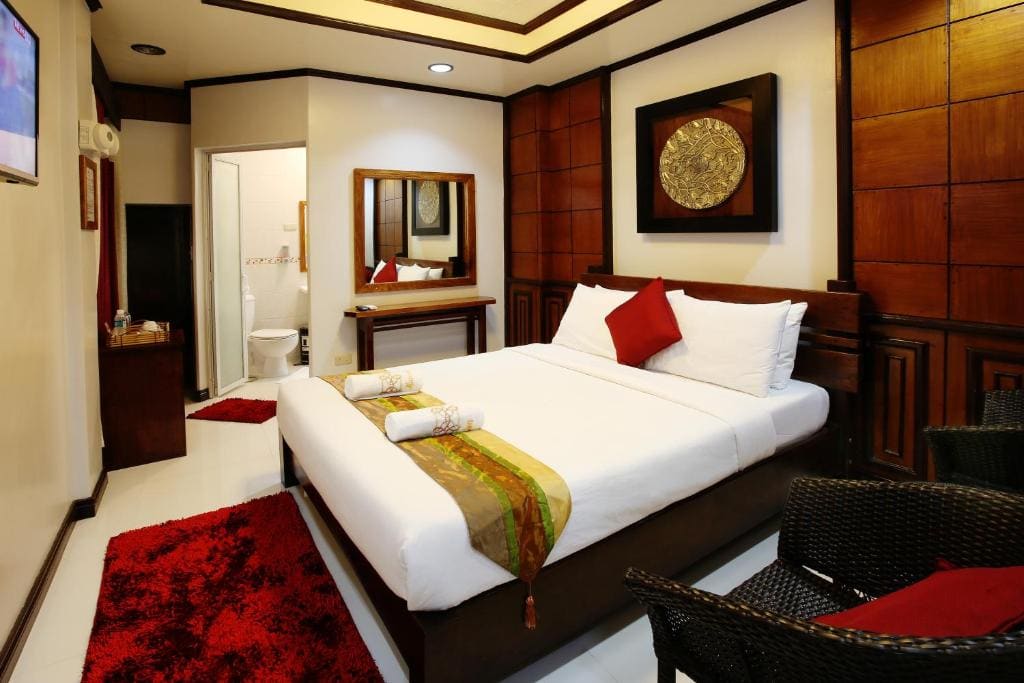 Deluxe Queen Room room - Image 2