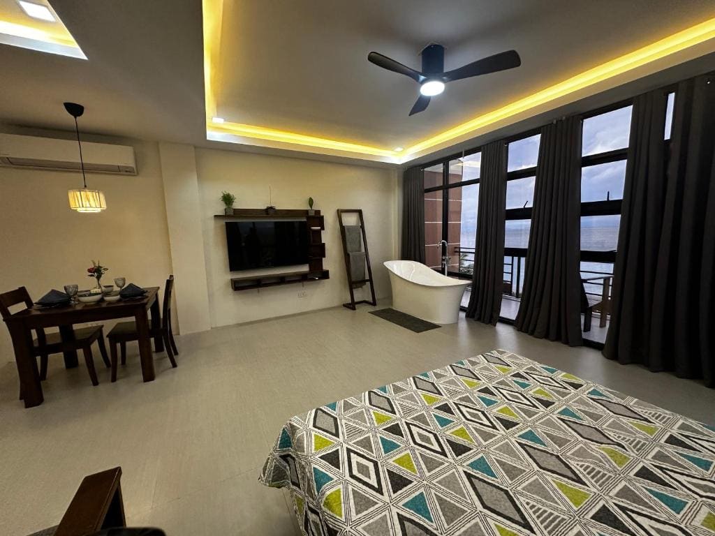 Queen Room with Sea View room - Image 2