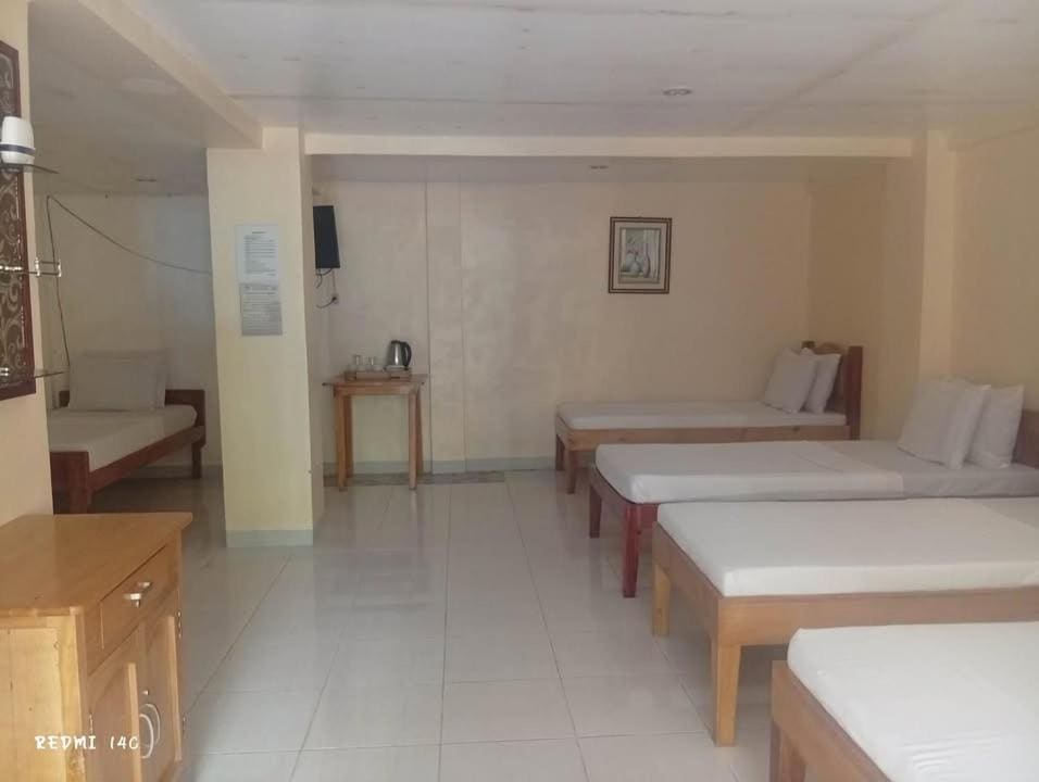 Family Room with Shared Bathroom room - Image 1