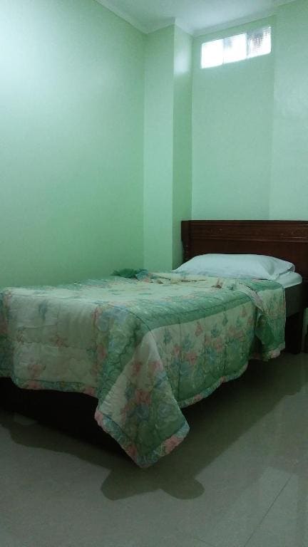 Single Room with Bathroom room - Image 1