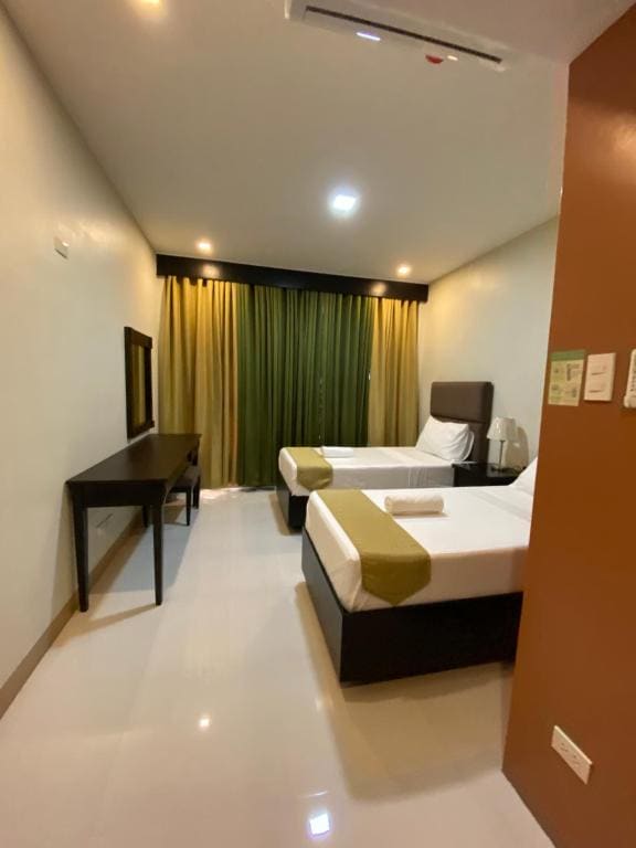 Deluxe Twin Room room - Image 1