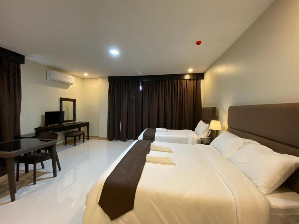 Deluxe Family Room room - Image 1