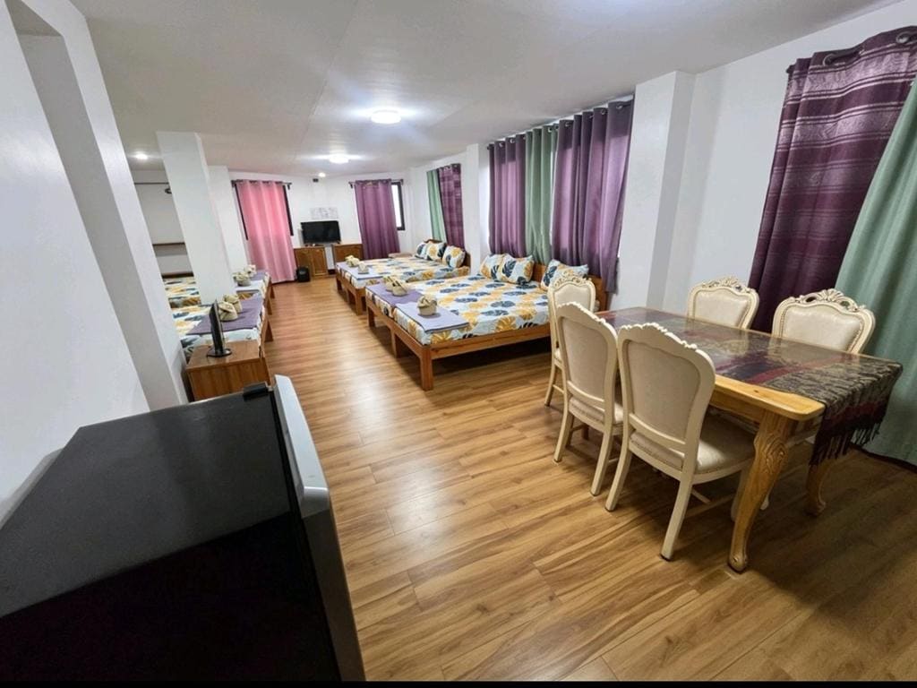 Deluxe Family Room room - Image 1