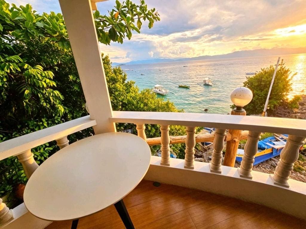 Family Room with Balcony room - Image 1
