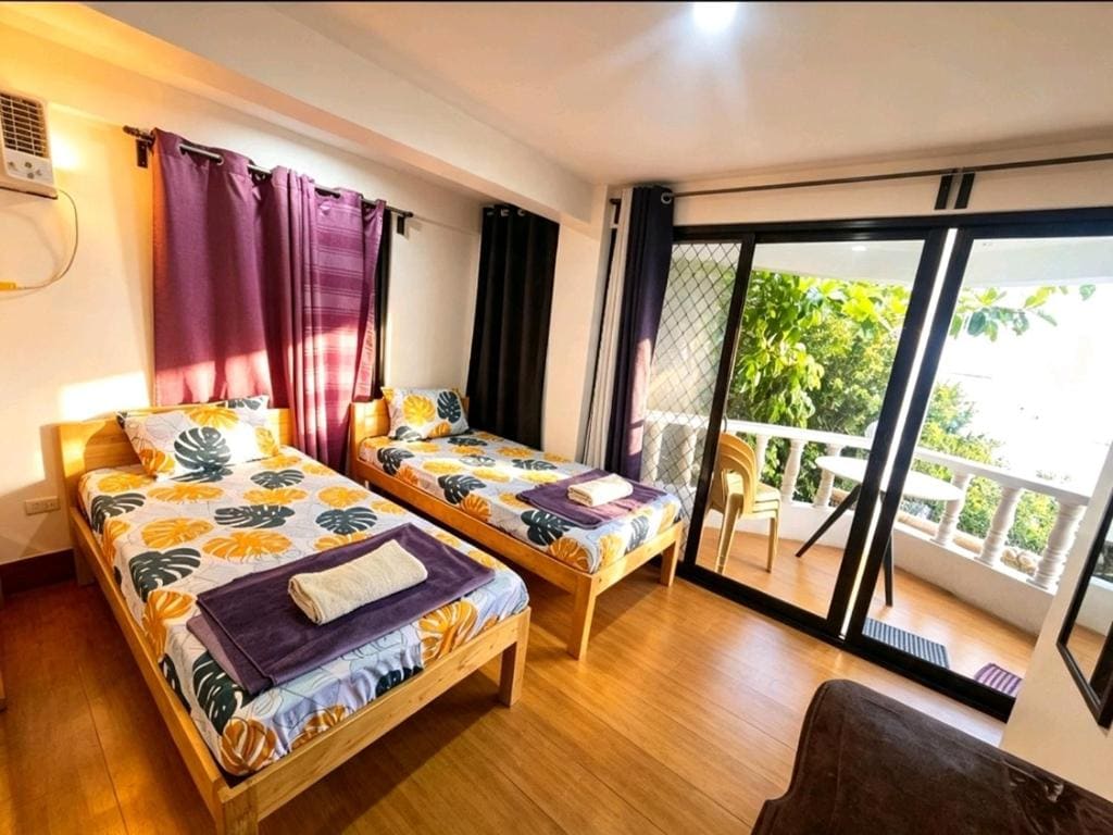 Family Room with Balcony room - Image 3