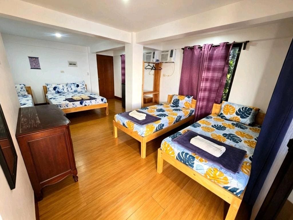 Family Room with Balcony room - Image 2