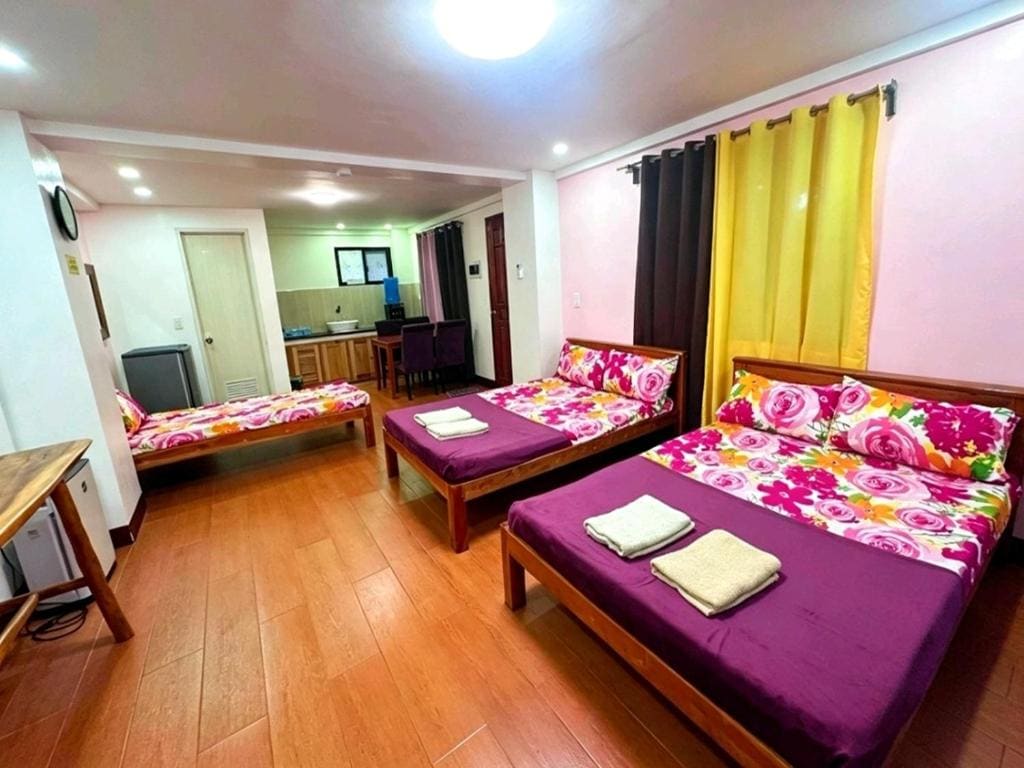 Family Room room - Image 3