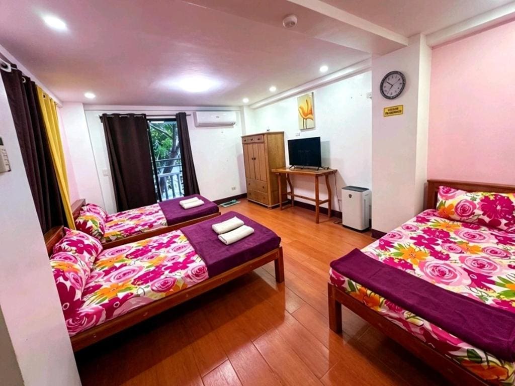 Family Room room - Image 2