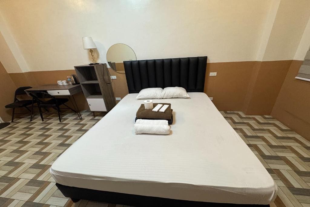 Deluxe Room room - Image 2