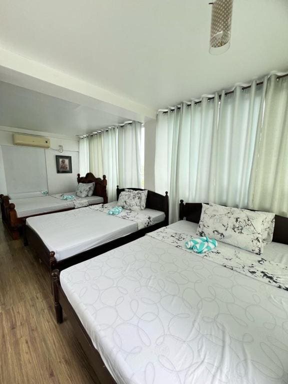 Double Room with Balcony and Sea View room - Image 3