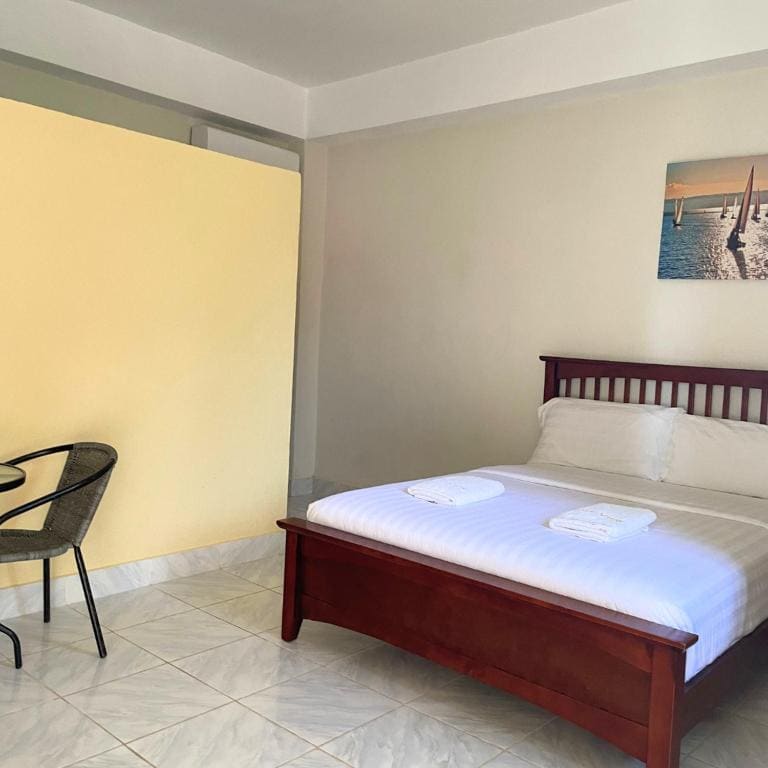 Queen Room with Balcony room - Image 1