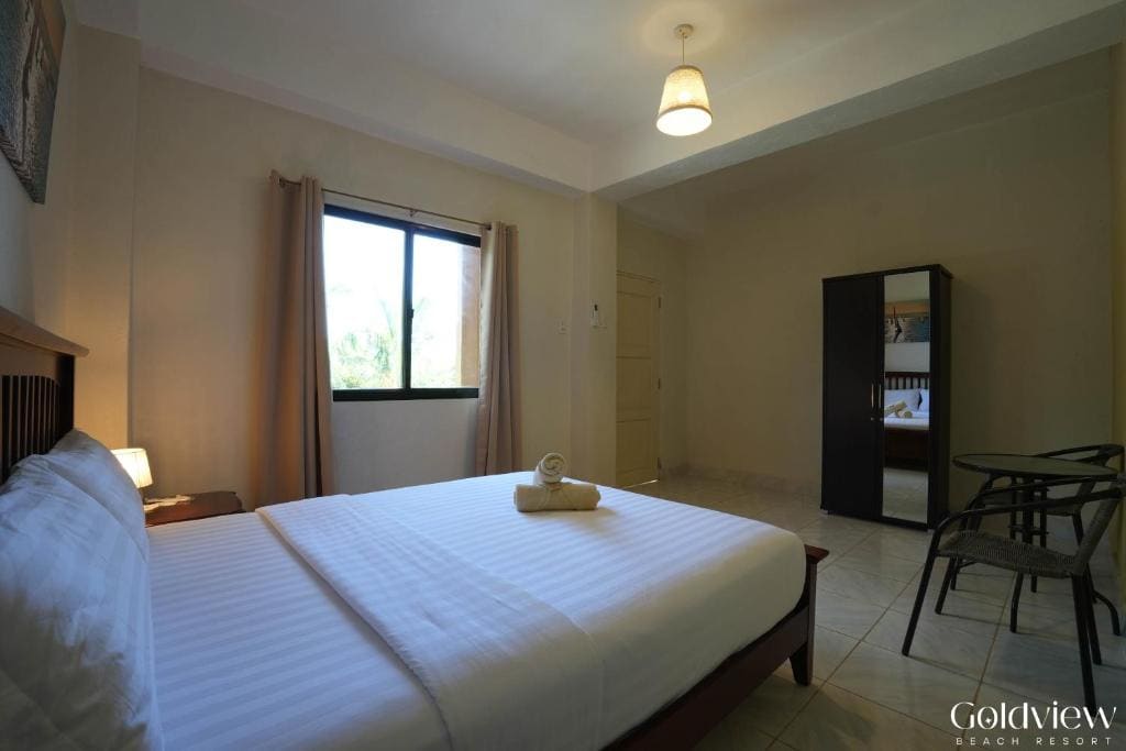 Queen Room with Balcony room - Image 2