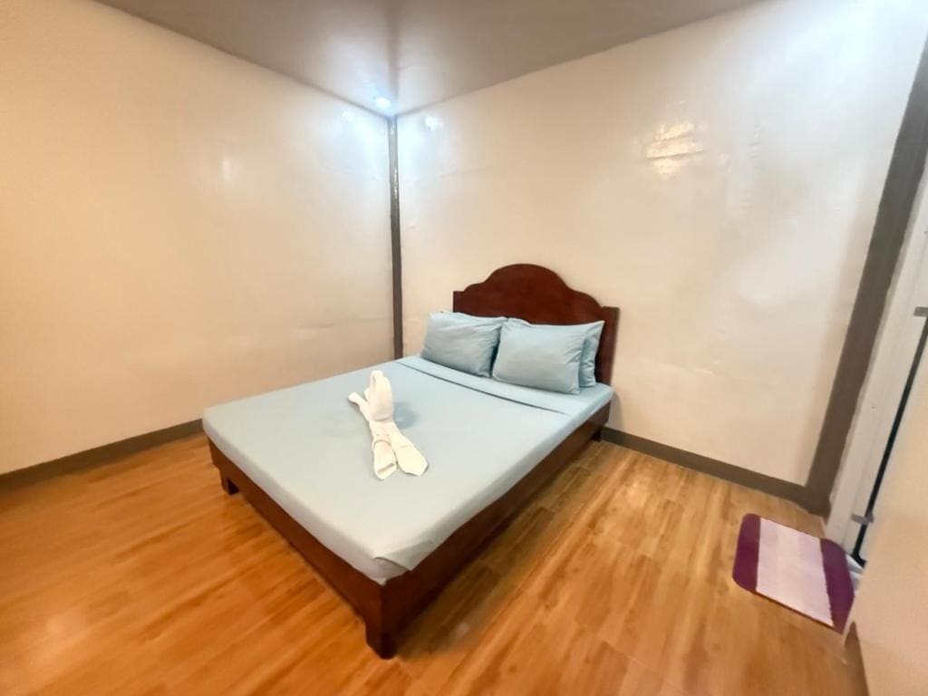 Deluxe Double Room with Bath room - Image 1