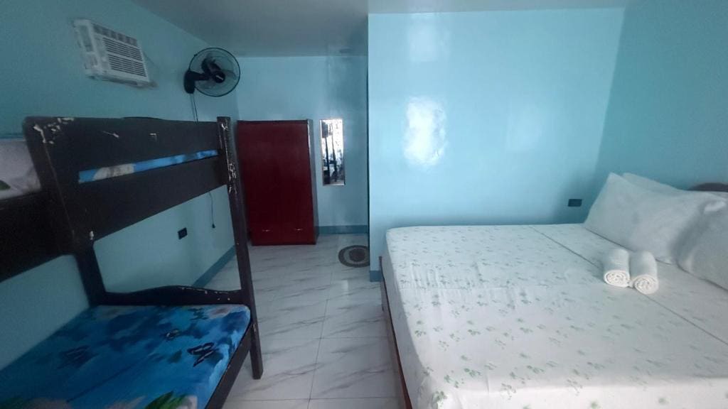 Family Room with Private Bathroom room - Image 1